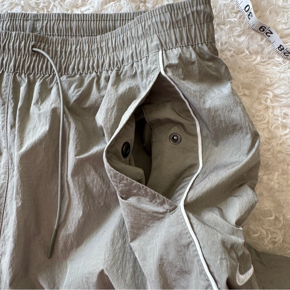 Nike Women’s Nike windrunner trackpant trousers in khaki taupe Size Small - Picture 11 of 15